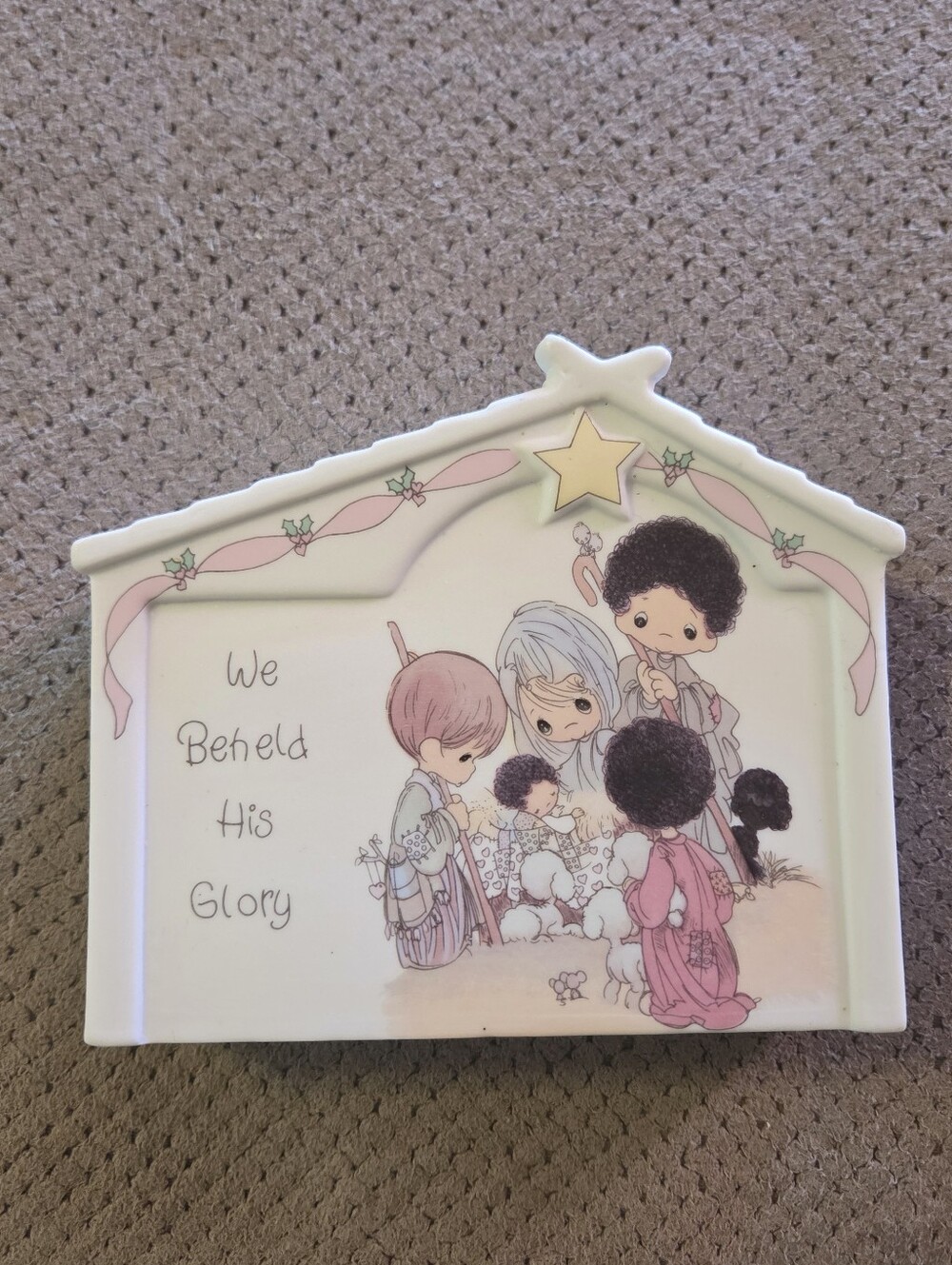 1994 vintage Precious Moments We Beheld His Glory porcelain nativity music box